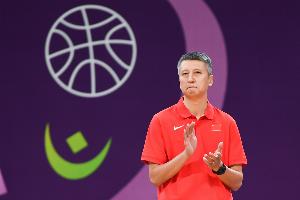 开云娱乐-媒体人：郭士强选的12人没带错任何一个 高诗岩证明了其防守价值