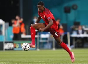 开云娱乐-记者：尽管吉达国民对扎卡里亚感兴趣，但球员将留在摩纳哥