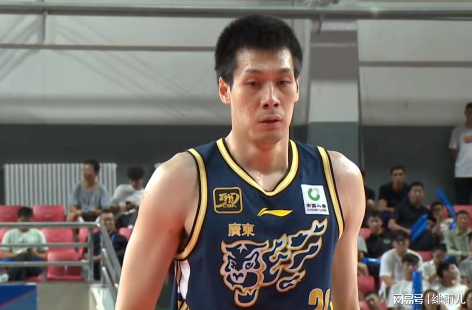 kaiyun sports-挤走任骏飞！男篮顶级锋线确认上位，这可是未来广东队的老大！