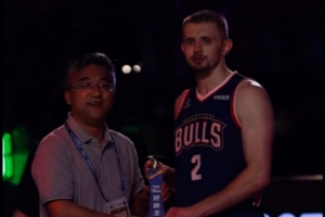 kaiyun sports-恭喜厄特尔以场均2抢断的出色表现 荣膺2025赛季常规赛抢断王！