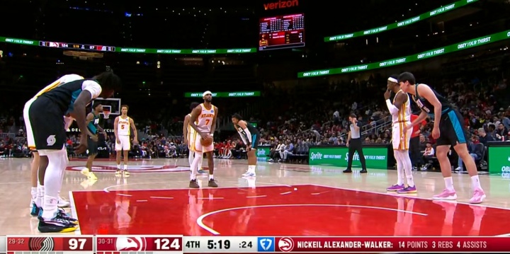 开云在线-分差28分！比赛还剩5分钟 杨瀚森披挂上阵